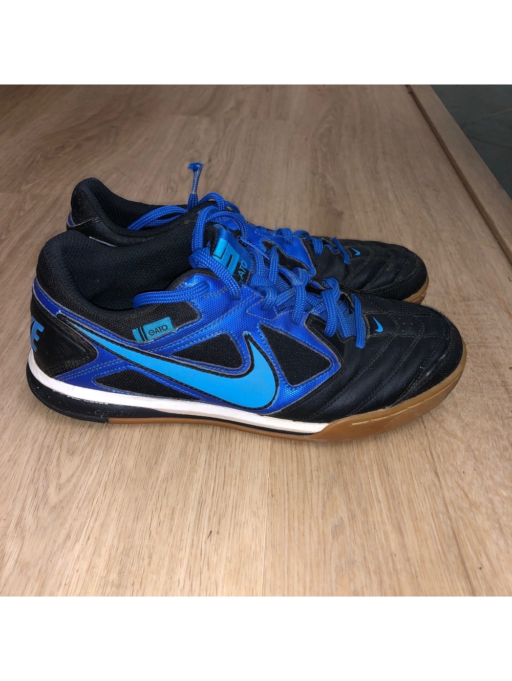NIKE 5 GATO BLUE BLACK GLOW INDOOR TURF SOCCER SHOES CLEATS MENS SZ 8 2011 RARE